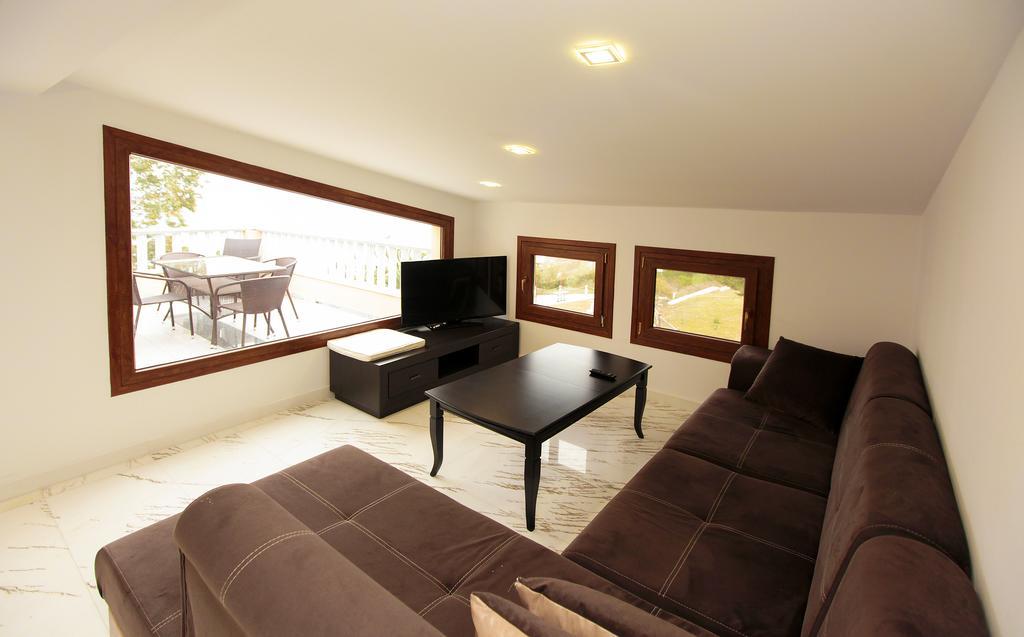 Kinira Beach Hotel Buitenkant foto