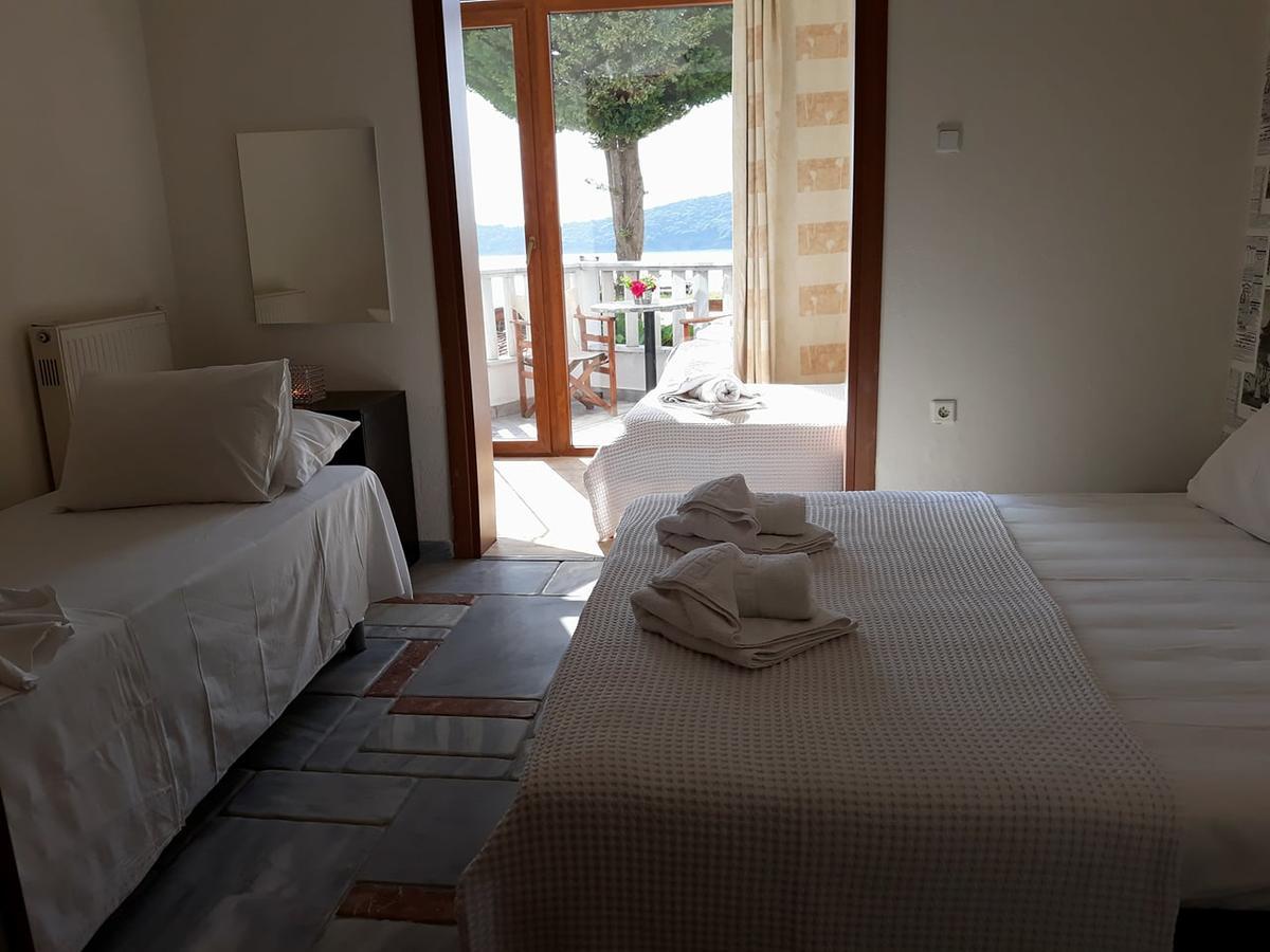 Kinira Beach Hotel Buitenkant foto