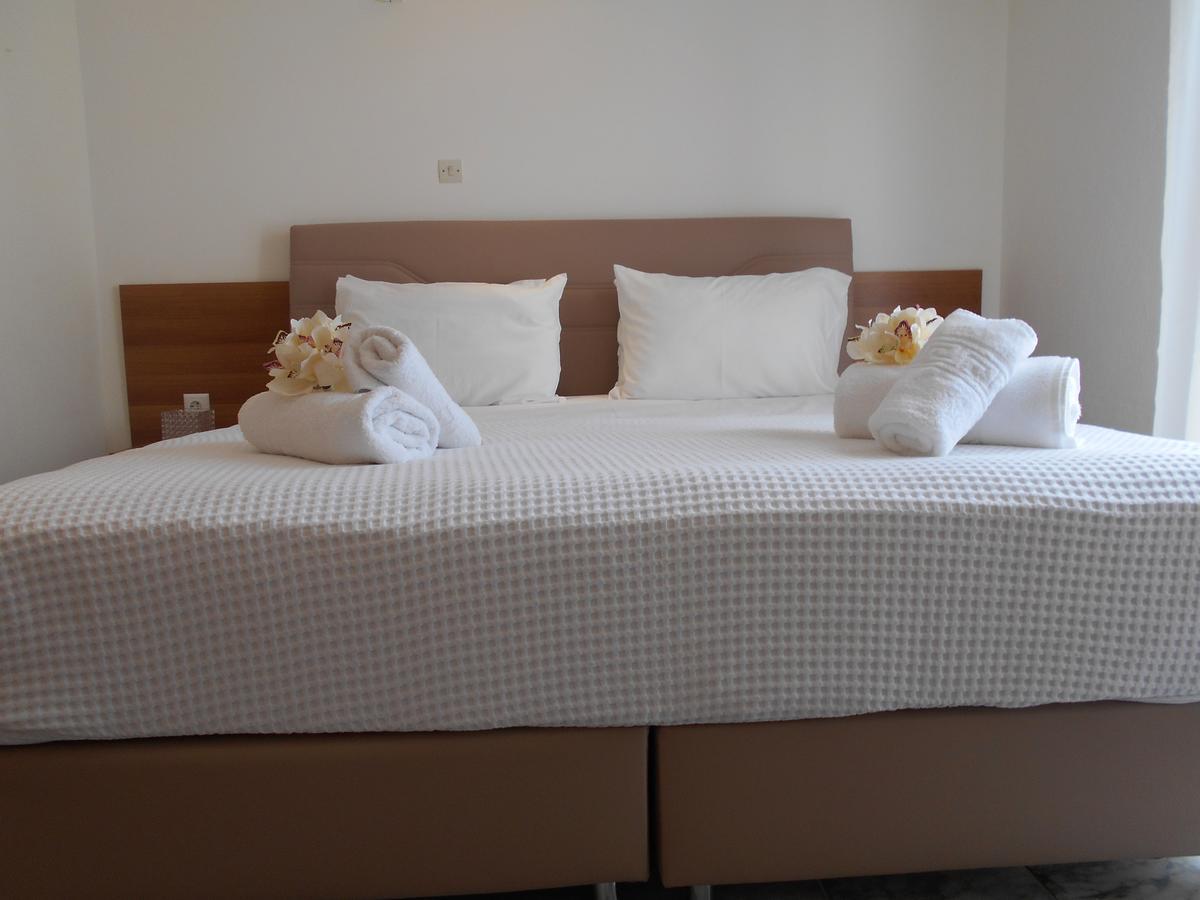 Kinira Beach Hotel Buitenkant foto