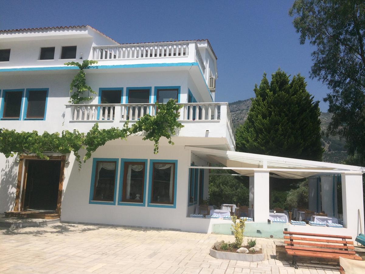Kinira Beach Hotel Buitenkant foto